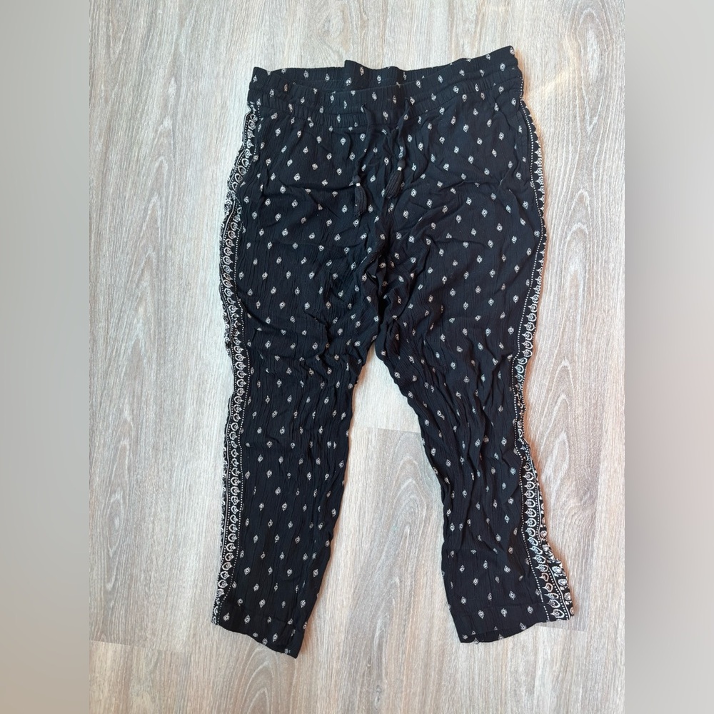 Old Navy Black Casual Bottoms. Size Small Petite.